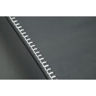 Un fauteuil 1 place en cuir italien buffle VEGA, gris foncé avec surpiqure gris clair