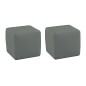 Ensemble de 2 poufs carrés en cuir, gris clair.