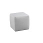 Un pouf carré en cuir, blanc
