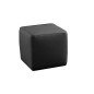 Un pouf carré en cuir, noir