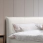 Lit design en cuir italien de luxe AURENE, blanc cassé, 180x200 Lit design en cuir italien de luxe AURENE, blanc cassé, 180x200