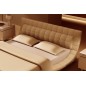 Lit design en cuir italien de luxe BELIA, beige, avec 1 chevet Erima inclus, 140x190